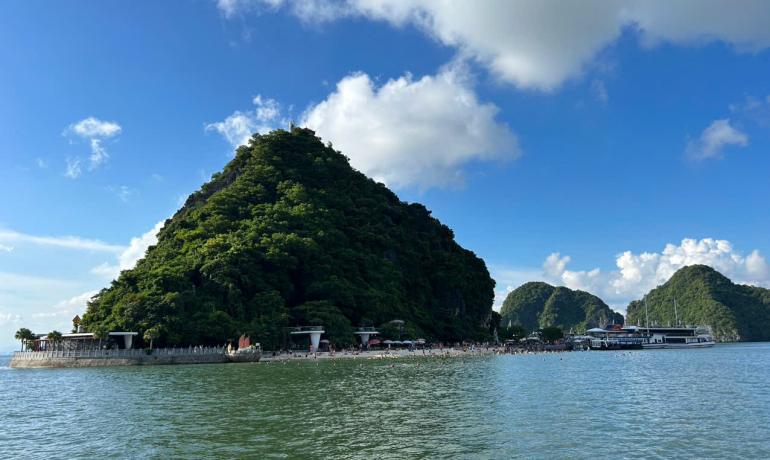 Timeless experience on Lan Ha Bay